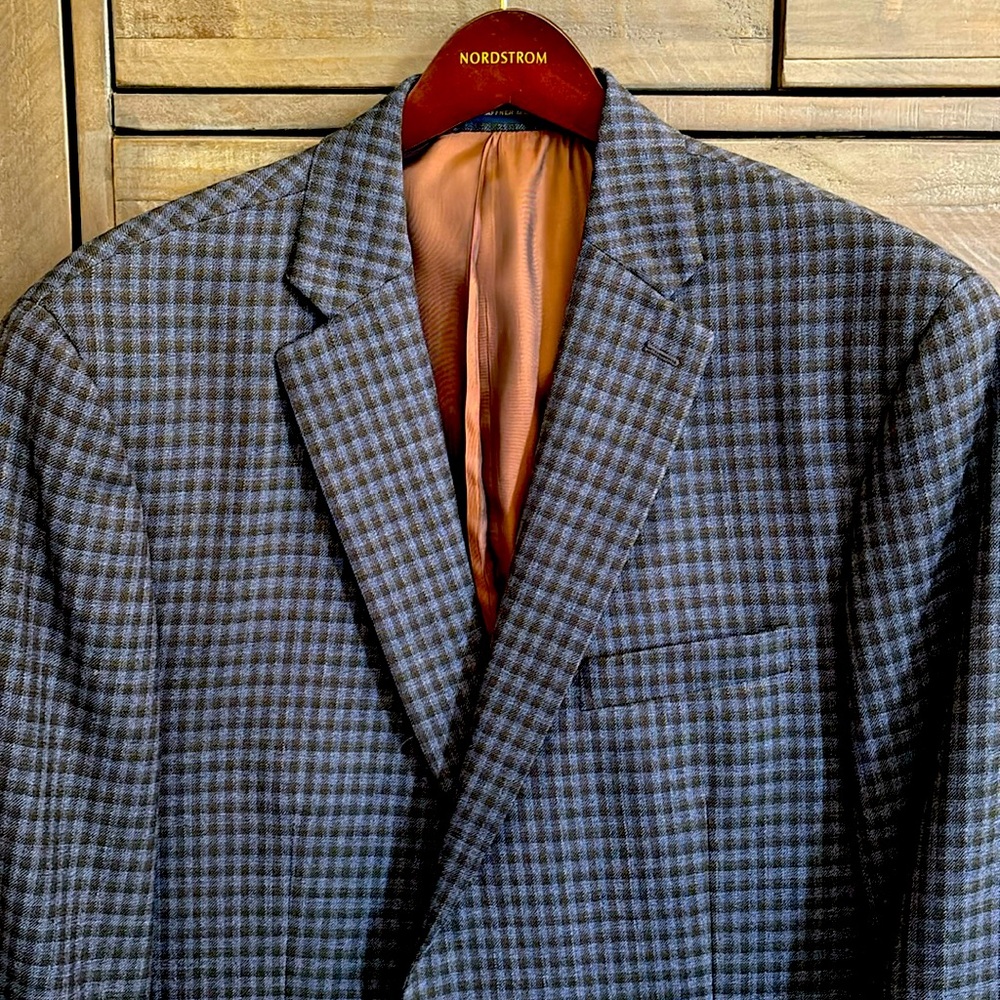 Hart Schaffer Marx Sport Coat

Like New

Size 46L

Smoke/Pet Free Home